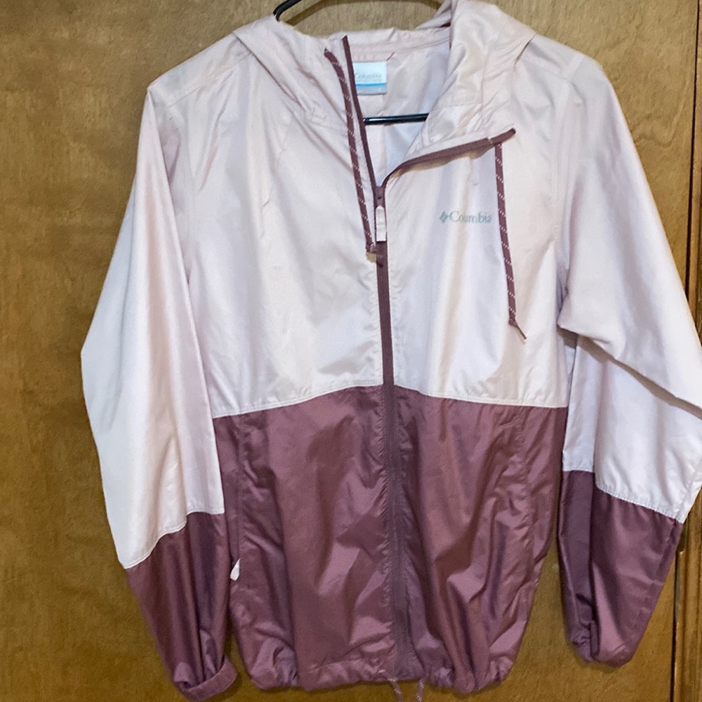 LIGHTLY WORN COLUMBIA WIND BREAKER